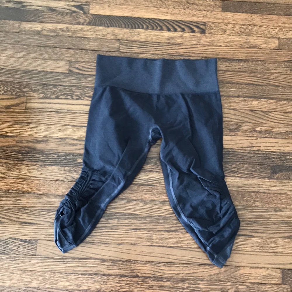 lululemon navy cropped workout pant